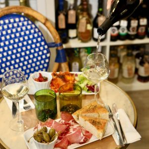 June en livraison de repas à domicile et click & collect avec LYON Eats