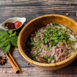 Chez Bànôi en livraison de repas à domicile et click & collect avec LYON Eats