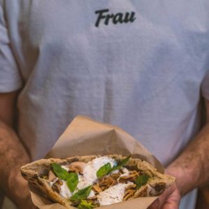 Frau kebab artisanal en livraison de repas à domicile et click & collect avec LYON Eats.